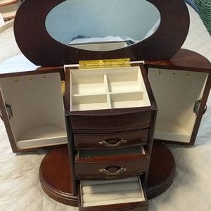 Jewelry box